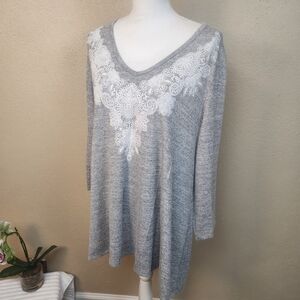Retrology Gray Long Sleeve Top with White Lace Puff Graphic L (5716)